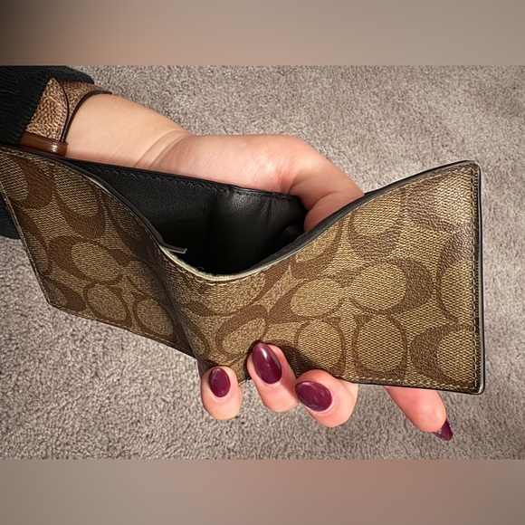 Coach Id Billfold Wallet in Signature Canvas - Picture 10 of 13